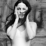 La melodía del destino: Carminho descubre la profunda emoción del fado en una búsqueda de identidad y amor.