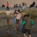 El impactante giro en la política migratoria: ¿qué factores están detrás del abrupto declive de las llegadas a Europa y EU después de la política de contención de Trump y la UE?