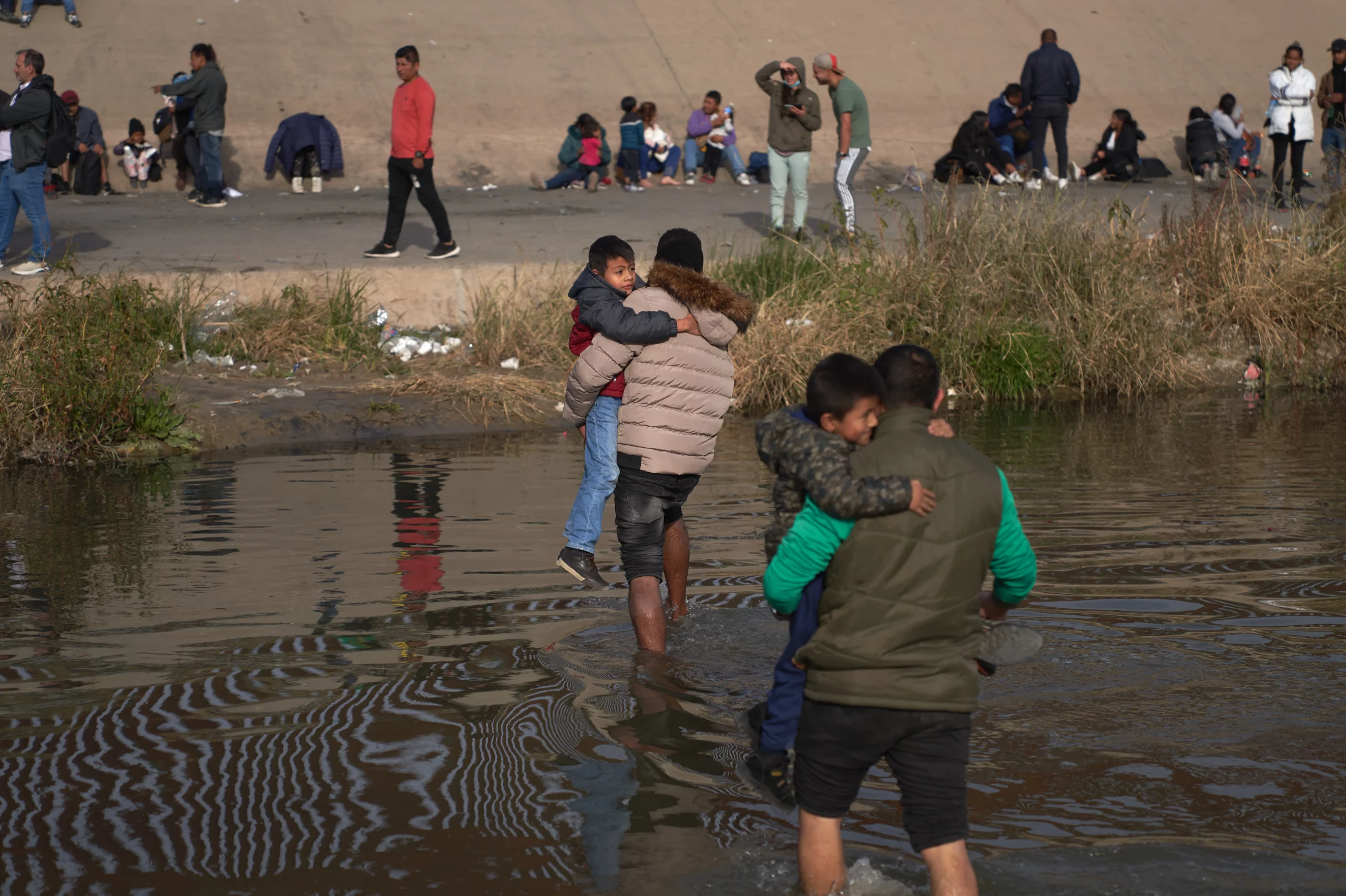 El impactante giro en la política migratoria: ¿qué factores están detrás del abrupto declive de las llegadas a Europa y EU después de la política de contención de Trump y la UE?