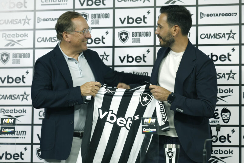 La toma de tierra de un nuevo capitán: el enigmático abandono de Ancelotti como entrenador del Botafogo y los planes que desvela su hijo, líder natural de una nueva era.