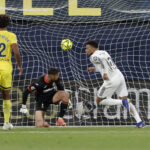 El Real Madrid asume la dirección del campeonato con un doble golpe de Mbappé que deja al Villarrel en posiciones peligrosas.