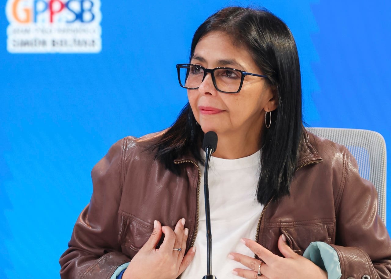 La nueva autoridad en tiempos de incertidumbre: Delcy Rodríguez toma el mando en un momento crítico para Venezuela y su relación con Estados Unidos