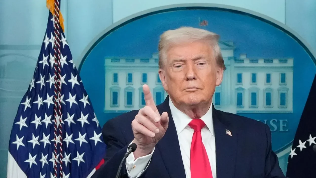 "La amenaza Trump sobre Groenlandia desata una crisis comercial en Europa: ¿se avecina un nuevo capítulo en la historia de la tensión transatlántica?"