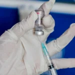 El controverso hijo de Robert F. Kennedy vuelve a tomar la palabra sobre las vacunas, esta vez con un informe explosivo que cuestiona la efectividad del calendario de vacunación infantil en EE.UU.