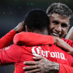 La fiesta en La Bombonera: Helinho marca y Toluca arranca con victoria en el Clausura ante Rayados.