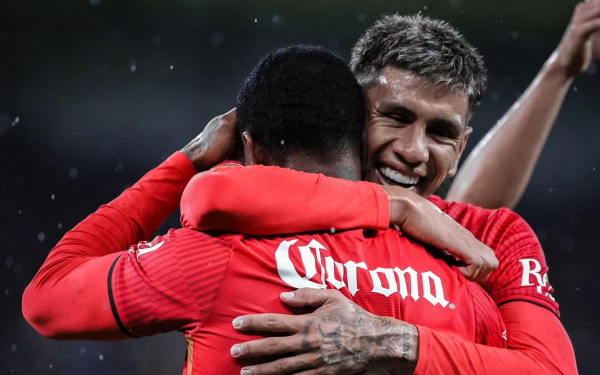 La fiesta en La Bombonera: Helinho marca y Toluca arranca con victoria en el Clausura ante Rayados.