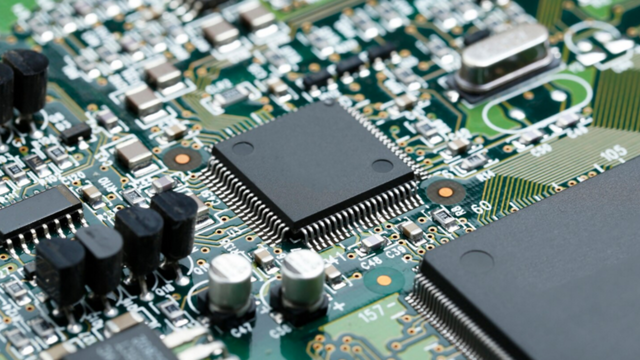 EE. UU. impone tasa de mercado al chip más revolucionario del momento, un golpe duro para la industria de tecnología.