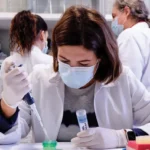 El impacto silencioso de la crisis científica: Cómo la reducción en la financiación de la investigación en Estados Unidos ha transformado el rumbo de las carreras académicas y el futuro del conocimiento.