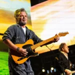 John Mellencamp revive sus clásicos más grandes en emocionante gira por todo el mundo