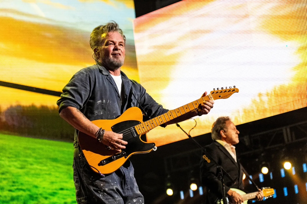 John Mellencamp revive sus clásicos más grandes en emocionante gira por todo el mundo