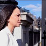 "La Controversia Nacional: Trump Revela Extraño Regalo de María Corina Machado por el Premio Nobel de la Paz"