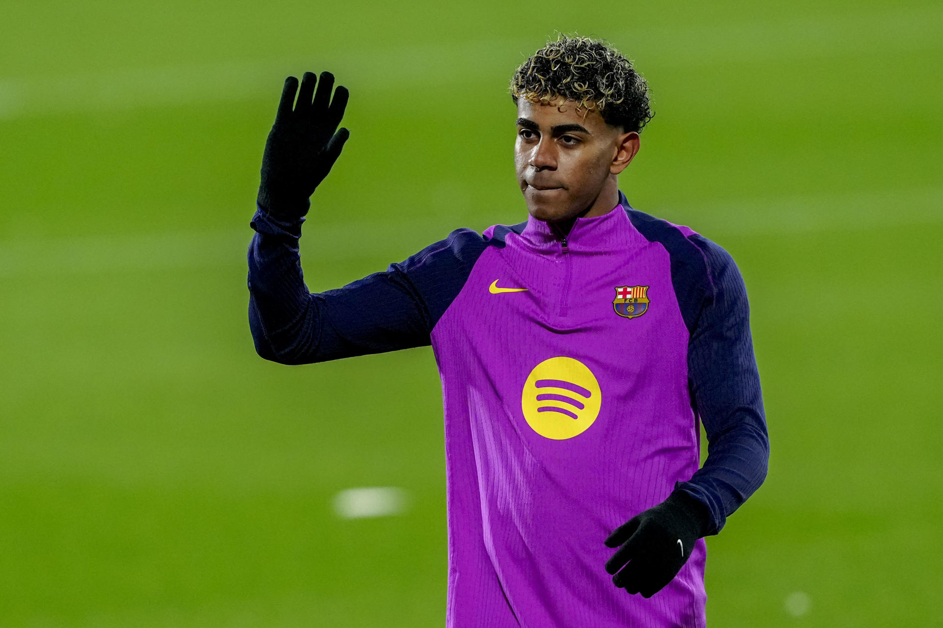 La incertidumbre rodea a Lamine Yamal: ¿el mediocampista francófono jugará en la cornisa catalana o buscará nuevos desafíos en el mercado de pases?