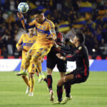 "Tigres de la UANL se quedan con el liderato en Liga MX, al obligar a Toluca a compartir el podio"