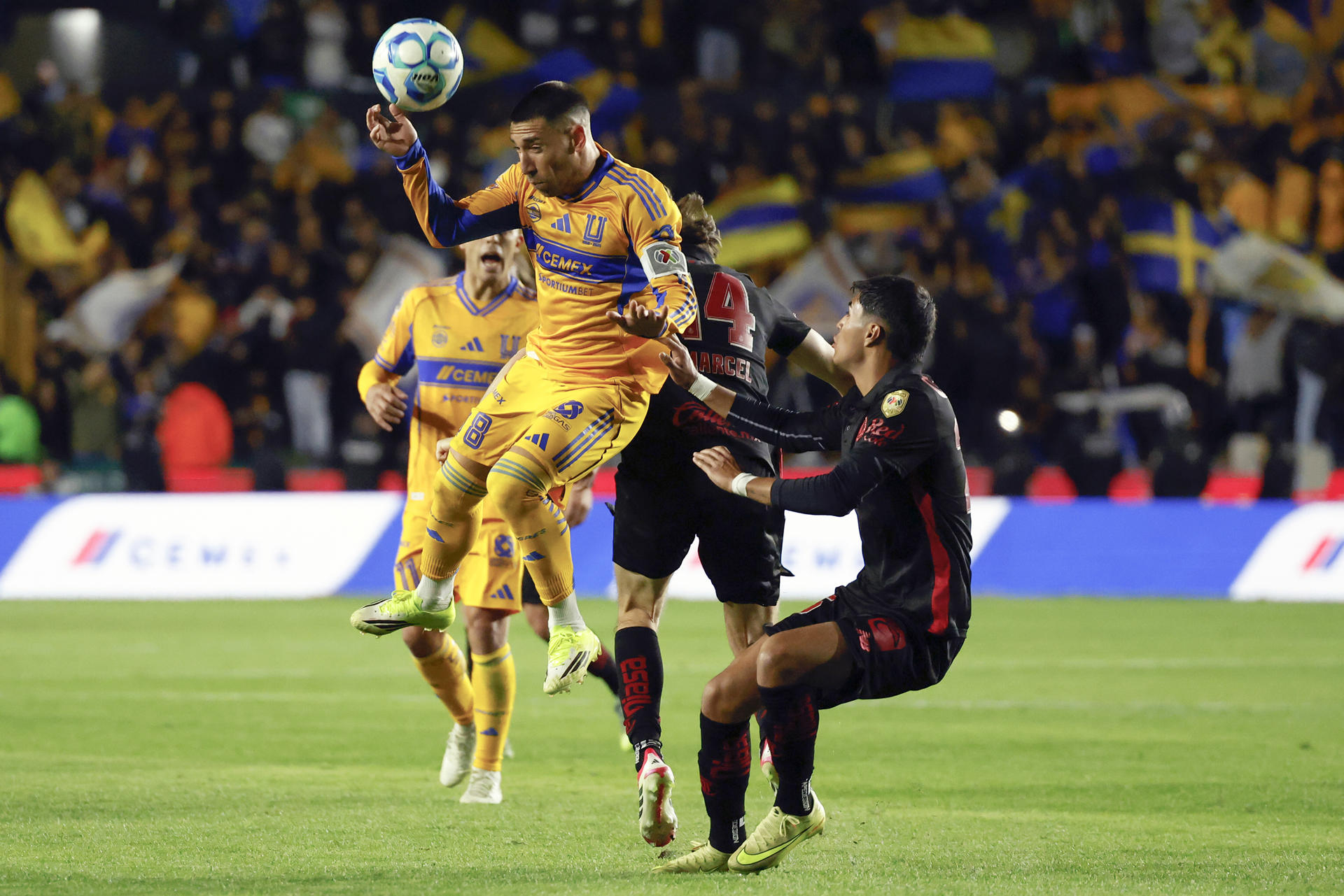 "Tigres de la UANL se quedan con el liderato en Liga MX, al obligar a Toluca a compartir el podio"