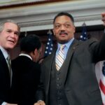 Decenas de miles rodearon la Casa Blanca para repudiar la política belicista de Bush - (Hemeroteca)